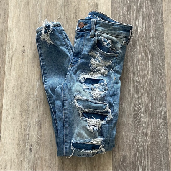 Size 4 American Eagle Distressed Skinny Jeans - Picture 2 of 3